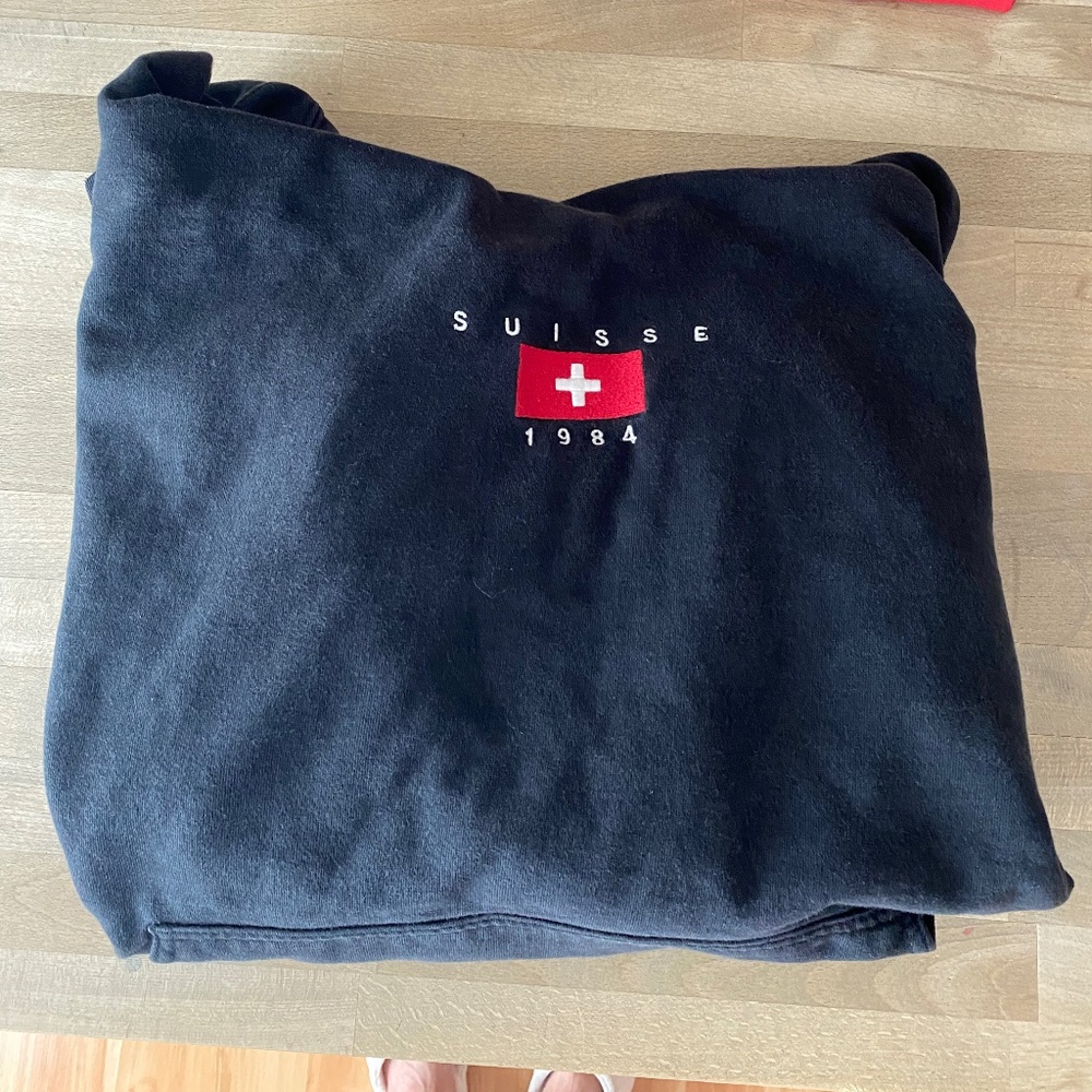 Brandy Melville black oversized hoodie Suisse 1984